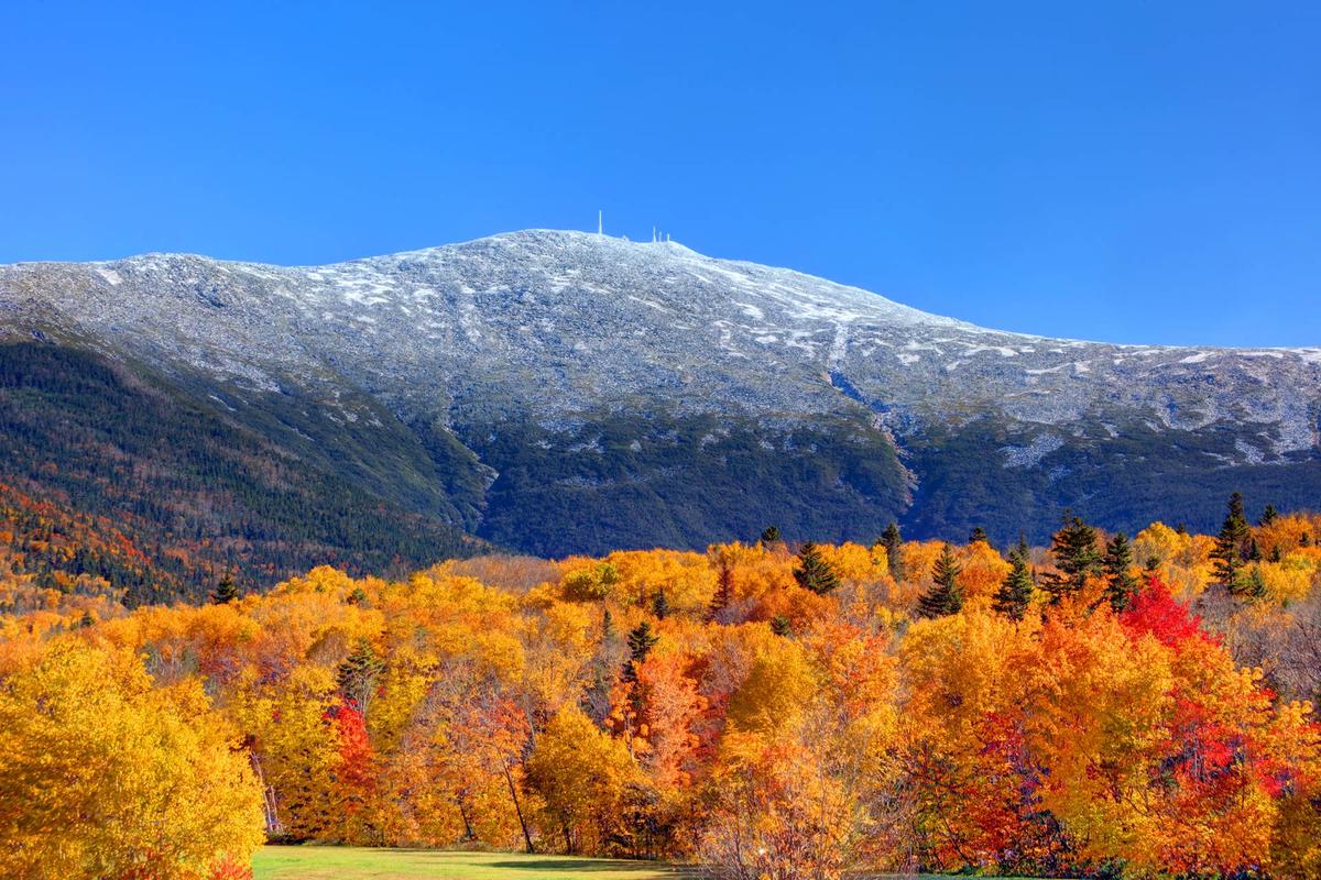  Mount Washington looking stately on crisp fall day.