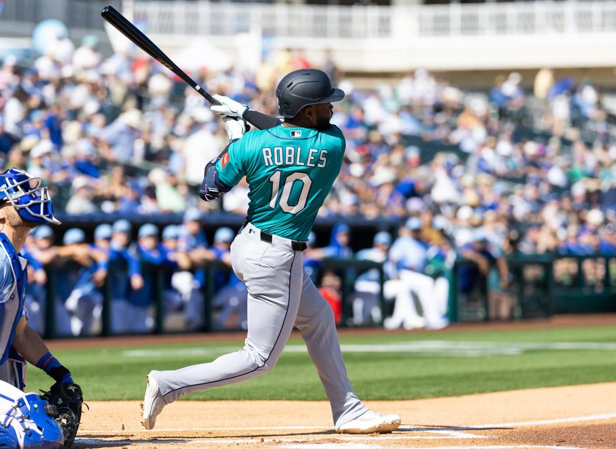 Seattle Mariners outfielder Victor Robles (10) © Mark J. Rebilas-Imagn Images