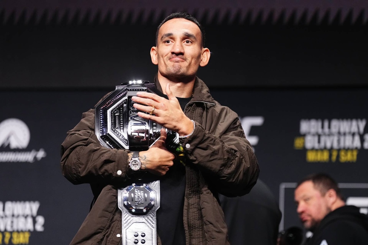  LAS VEGAS, NEVADA - MARCH 05: Max Holloway is seen on stage during the UFC 326 press conference at MGM Grand Garden Arena on March 05, 2026 in Las Vegas, Nevada. (Photo by Jeff Bottari/Zuffa LLC)