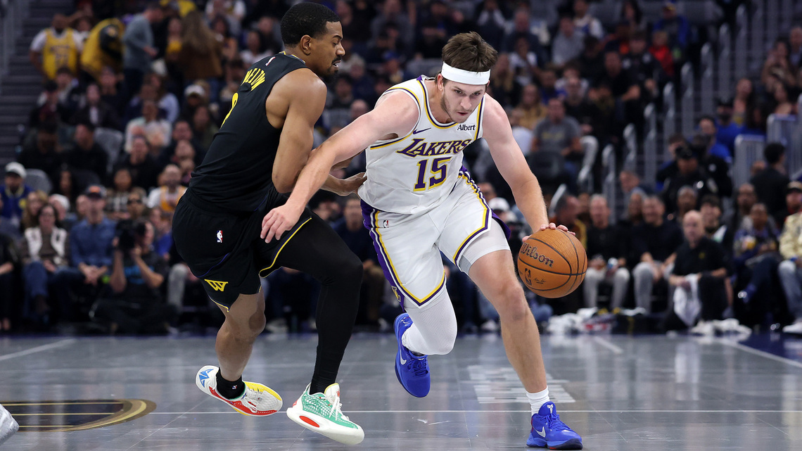 Lakers blow 25-point lead in double-digit loss to Warriors 