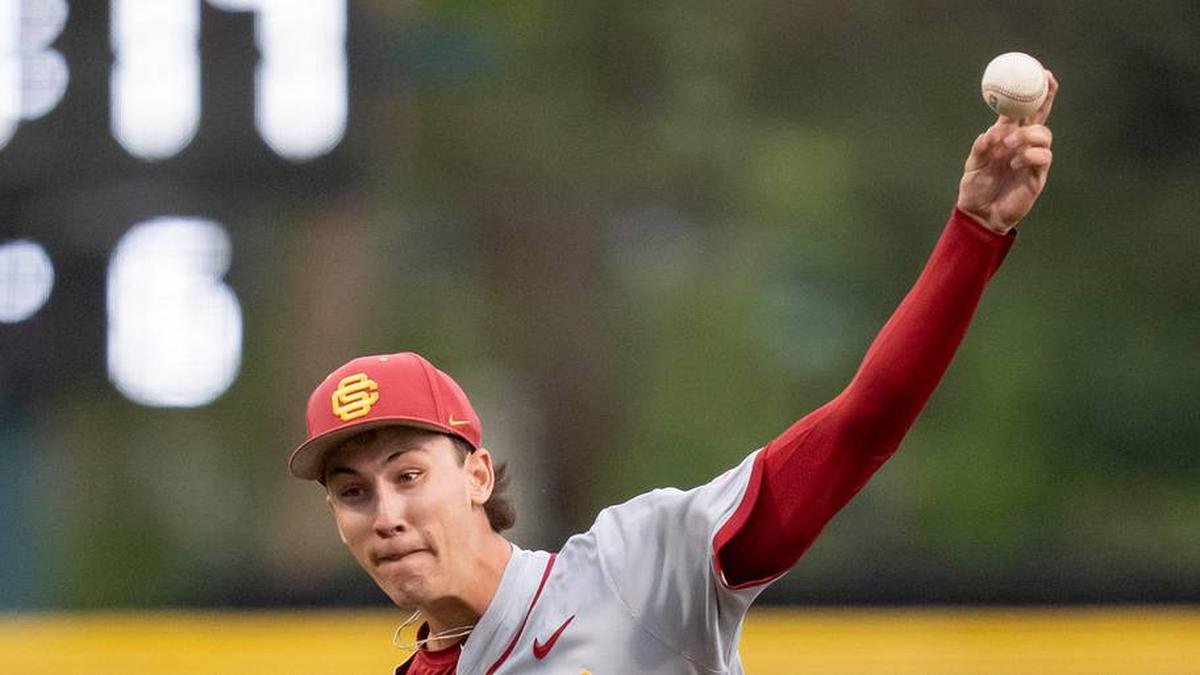  USC pitcher Mason Edwards throws a pitch as the Oregon Ducks host the USC Trojans on May 14, 2026, in Eugene, Oregon. | Ben Lonergan/The Register-Guard / USA TODAY NETWORK via Imagn Images 