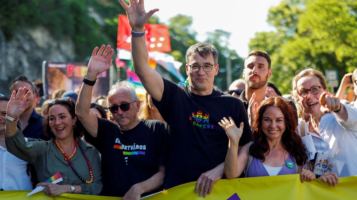 Mayor of Budapest Gergely Karacsony waves, during The Budapest Pride March in Budapest, Hungary, June 28, 2025. REUTERS/Lisa Leutner