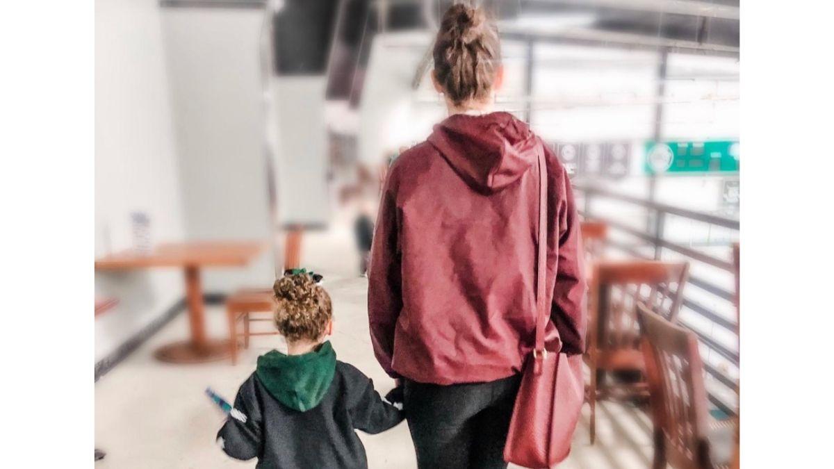 Rebecca Yarros with one of her daughtersRebecca Yarros/Instagram