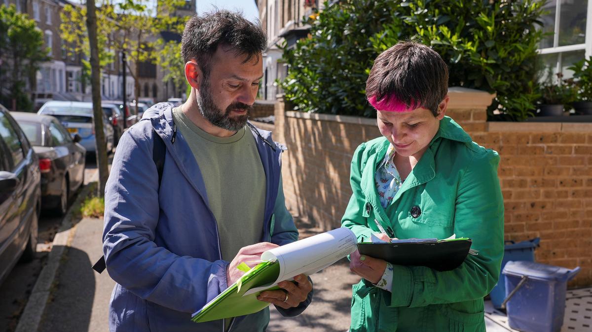 Green Party candidate for London mayor Zoe Garbett canvasses in London, Britain April 22, 2026. REUTERS/Marissa Davison