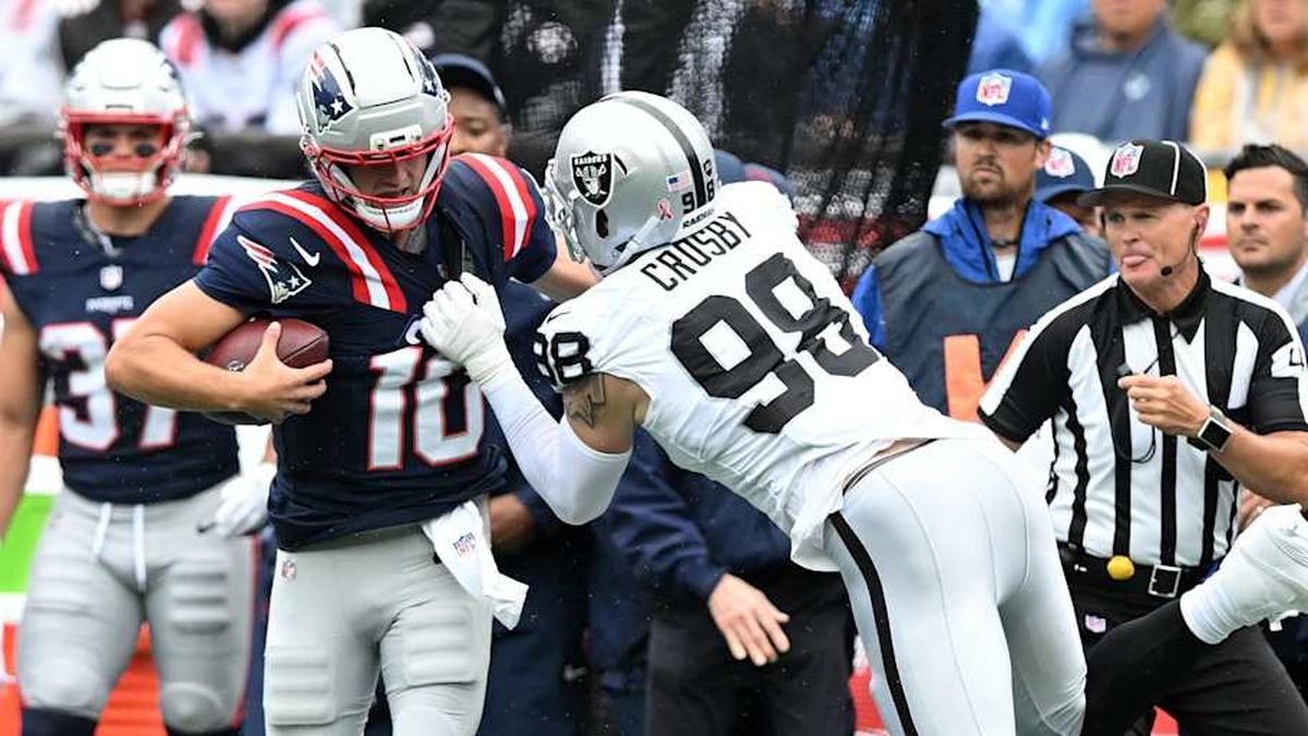 Sep 7, 2025; Foxborough, Massachusetts, USA; New England Patriots quarterback Drake Maye (10) rushes the ball against Las Vegas Raiders defensive end Maxx Crosby (98) in the first half at Gillette Stadium. Mandatory Credit: Brian Fluharty-Imagn Images | Brian Fluharty-Imagn Images 