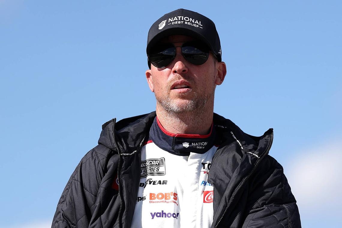  Denny Hamlin prepares for qualifying at Kansas Speedway. 