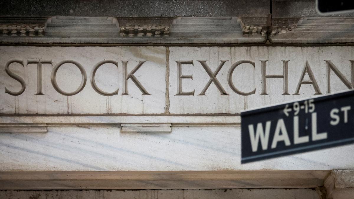 FILE PHOTO: FILE PHOTO: The Wall Street entrance to the New York Stock Exchange (NYSE) is seen in New York City, U.S., November 15, 2022. REUTERS/Brendan McDermid/File Photo/File Photo
