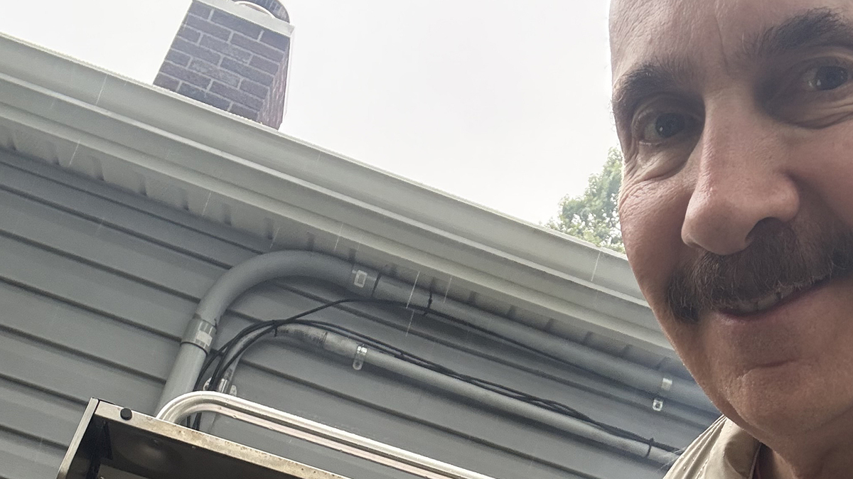 Jerry Zezima takes a selfie with his new grill. (Jerry Zezima/TNS)