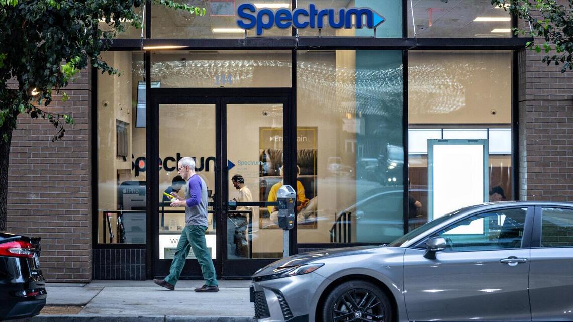 California regulators approve $34.5-billion Charter-Cox merger
