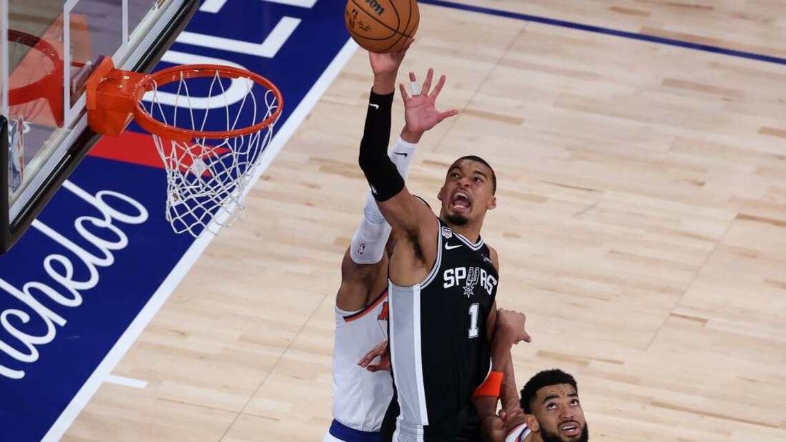 Knicks out to start new streak, while Spurs aim to knot series 