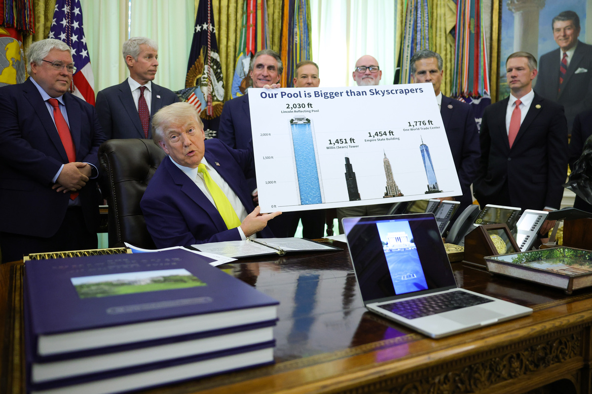  U.S. President Donald Trump displays a graph titled “Our Pool is Bigger than Skyscrapers” as he speaks on his renovations to the Lincoln Memorial Reflecting Pool during a “Beautiful, Clean Coal” event in the Oval Office of the White House on Thursday in Washington, D.C. 