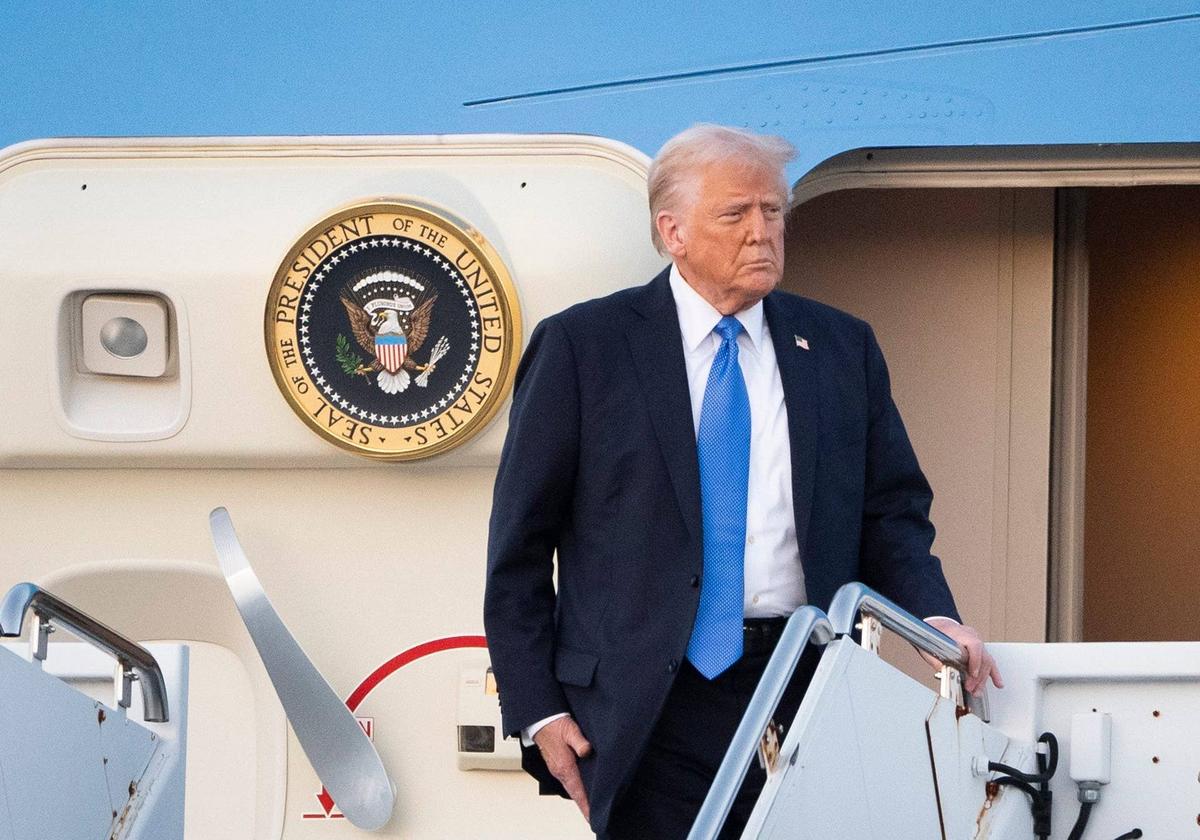  President Donald Trump arrives at Palm Beach International Airport in West Palm Beach, Florida on February 7, 2025. Trump is staying at his Mar-a-Lago home in Palm Beach before traveling to New Orleans on Sunday for the Super Bowl. 