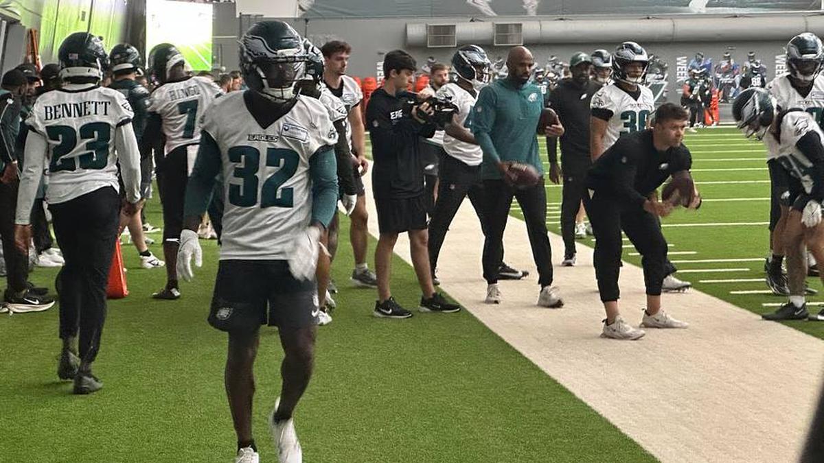 Eagles CB Jonathan Jones practices at the Jefferson Health Training Complex. | John McMullen/Eagles On SI 