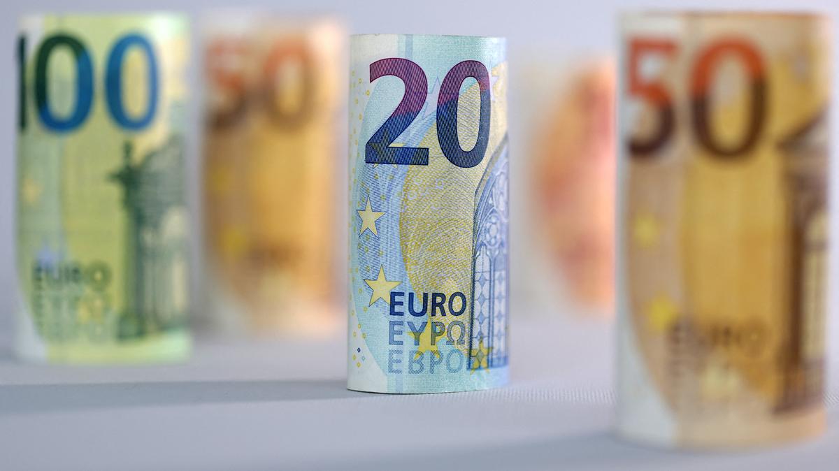 Euro fails to nab big market share from dollar despite erratic US policy, report shows