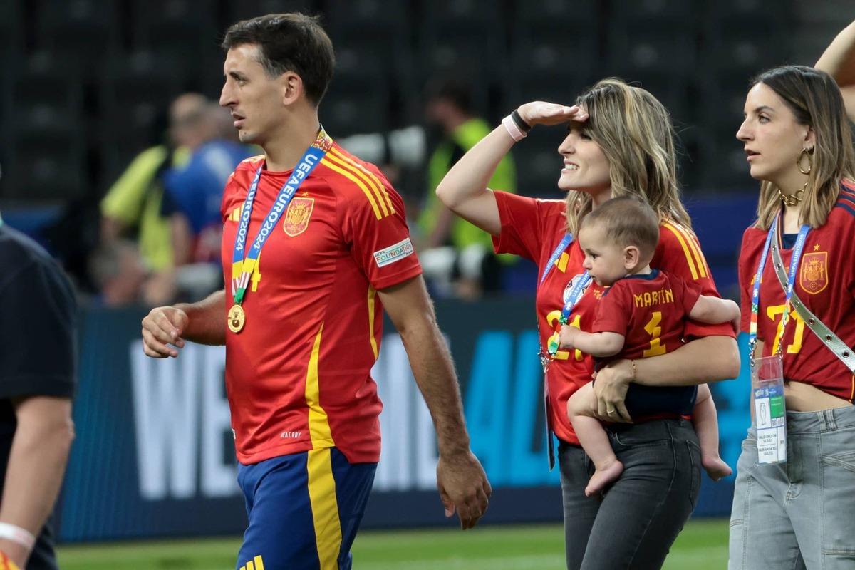  Mikel Oyarzabal of Spain with partner Ainhoa Larrauri and their baby following the UEFA EURO 2024 final match between Spain and England at Olympiastadion on July 14, 2024 (Photo by Jean Catuffe/Getty Images)