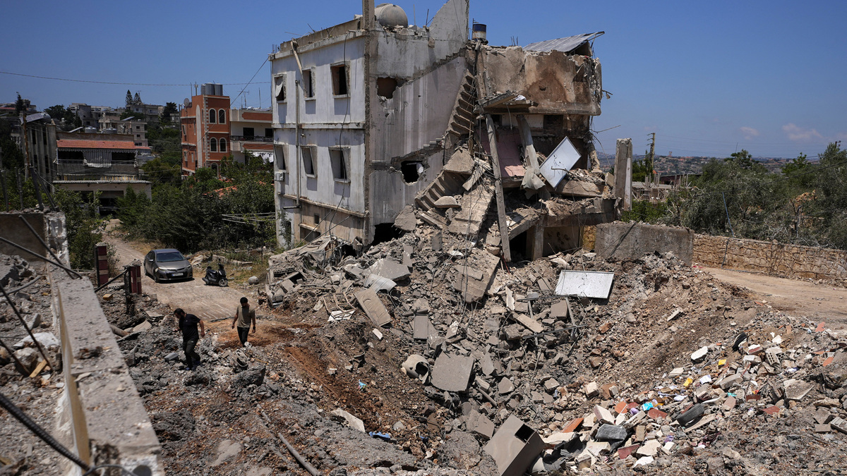 People inspect the site of a previous Israeli strike in Kfar Sir in the Nabatieh district, Lebanon June 16, 2026, following a deal between the United States and Iran. REUTERS/Stringer
