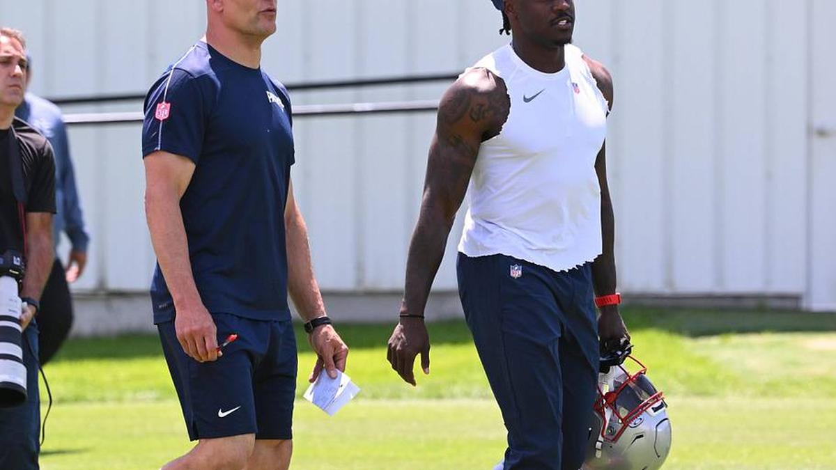  A.J. Brown worked with Patriots director of sports performance Frank Piraino in Tennessee. | Eric Canha-Imagn Images 