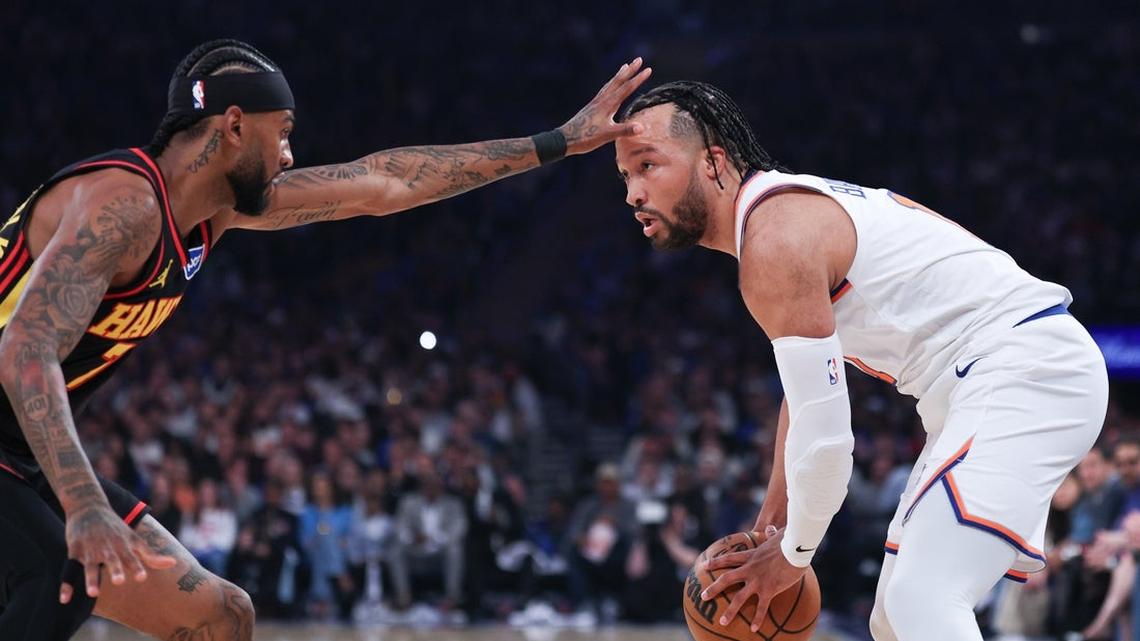 Knicks use third-quarter spurt to down Hawks in Game 1 