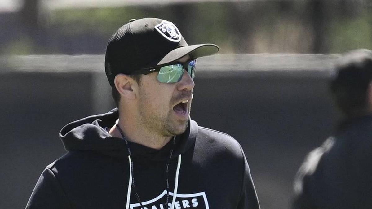 May 28, 2026; Henderson, NV, USA; Las Vegas Raiders head coach Klint Kubiak looks on during organized team activities at Intermountain Health Performance Center. Mandatory Credit: Candice Ward-Imagn Images | Candice Ward-Imagn Images 