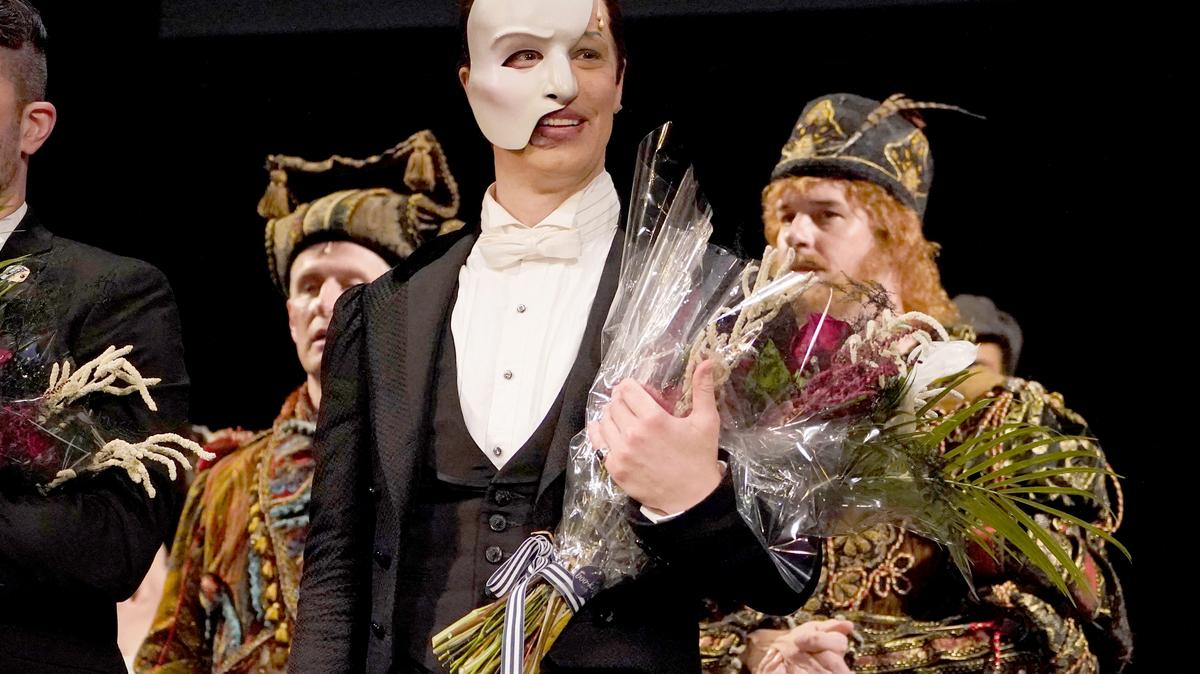 Laird Mackintosh as the Phantom takes a bow at the end of the final performance of the musical "Phantom of the Opera" at the Majestic Theater in New York City on April 16, 2023. (Timothy A. Clary/AFP/Getty Images/TNS)