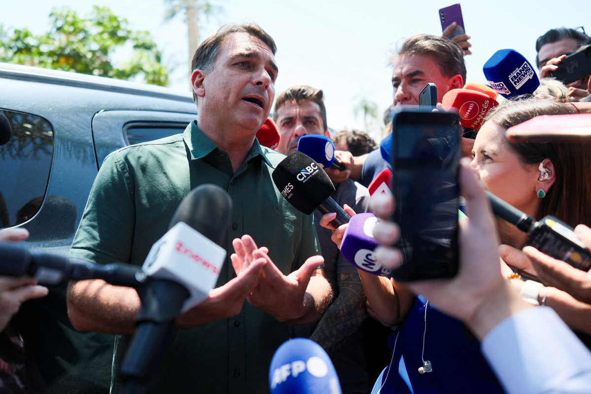 Brazil's Flavio Bolsonaro reverses course, backs end to six-day workweek |  Fresno Bee