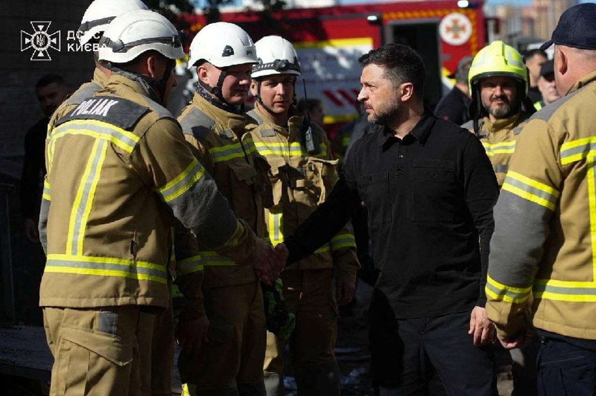 Ukraine's President Volodymyr Zelenskiy meets with rescuers at the site of an apartment building damaged during yesterday's Russian missile and drone strike, amid Russia's attack on Ukraine, in Kyiv, Ukraine in this handout picture released May 15, 2026. Press service of the State Emergency Service of Ukraine in Kyiv/Handout via REUTERS
