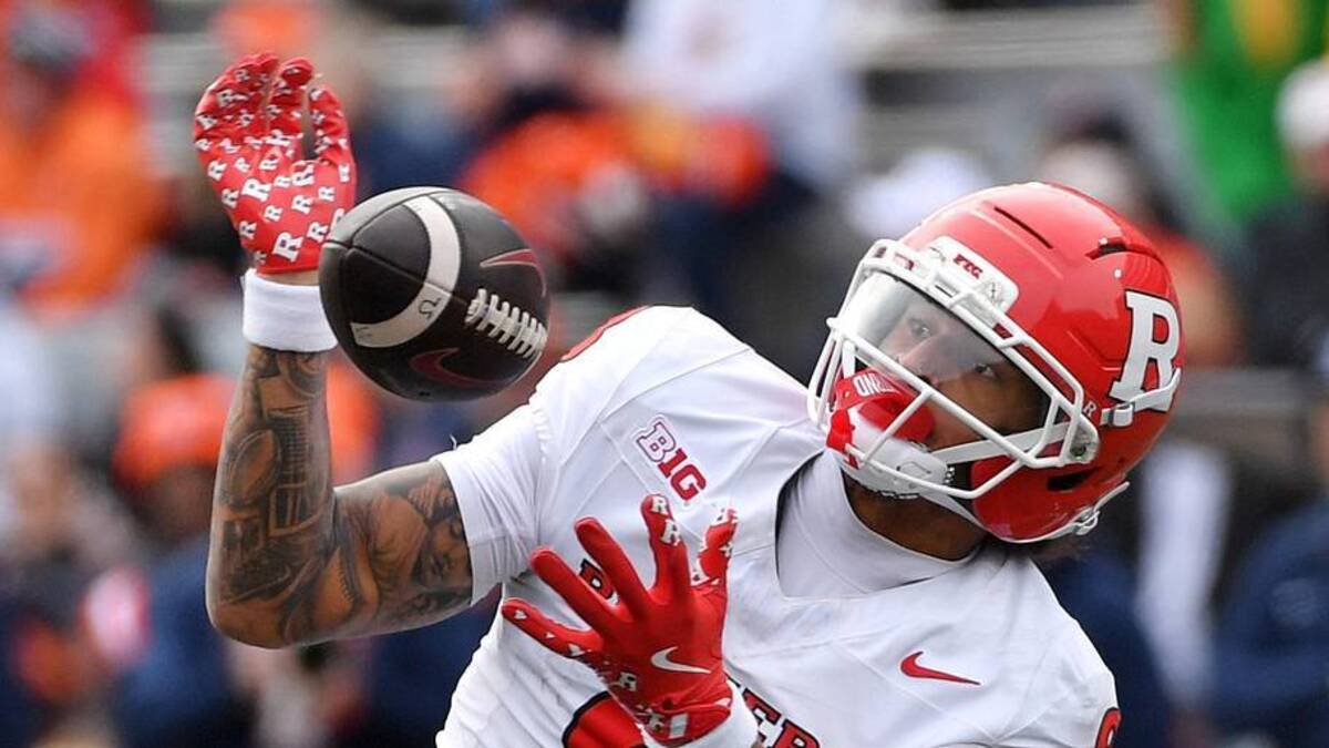  Nov 1, 2025; Champaign, Illinois, USA; Rutgers Scarlet Knights wide receiver KJ Duff (8) makes a catch during the second half at Memorial Stadium. Mandatory Credit: Ron Johnson-Imagn Images | Ron Johnson-Imagn Images 
