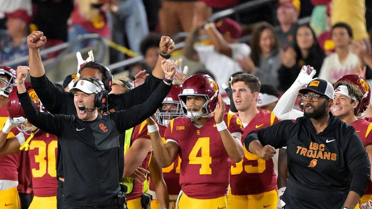  Oct 11, 2025; Los Angeles, California, USA; USC Trojans head coach Lincoln Riley (wearing white visor) celebrates along with defensive end coach Shaun Nua after kicker Ryon Sayeri (48) hit a 54-yard field goal in the second half against the Michigan Wolverines at United Airlines Field at the Los Angeles Memorial Coliseum. Mandatory Credit: Jayne Kamin-Oncea-Imagn Images | Jayne Kamin-Oncea-Imagn Images 