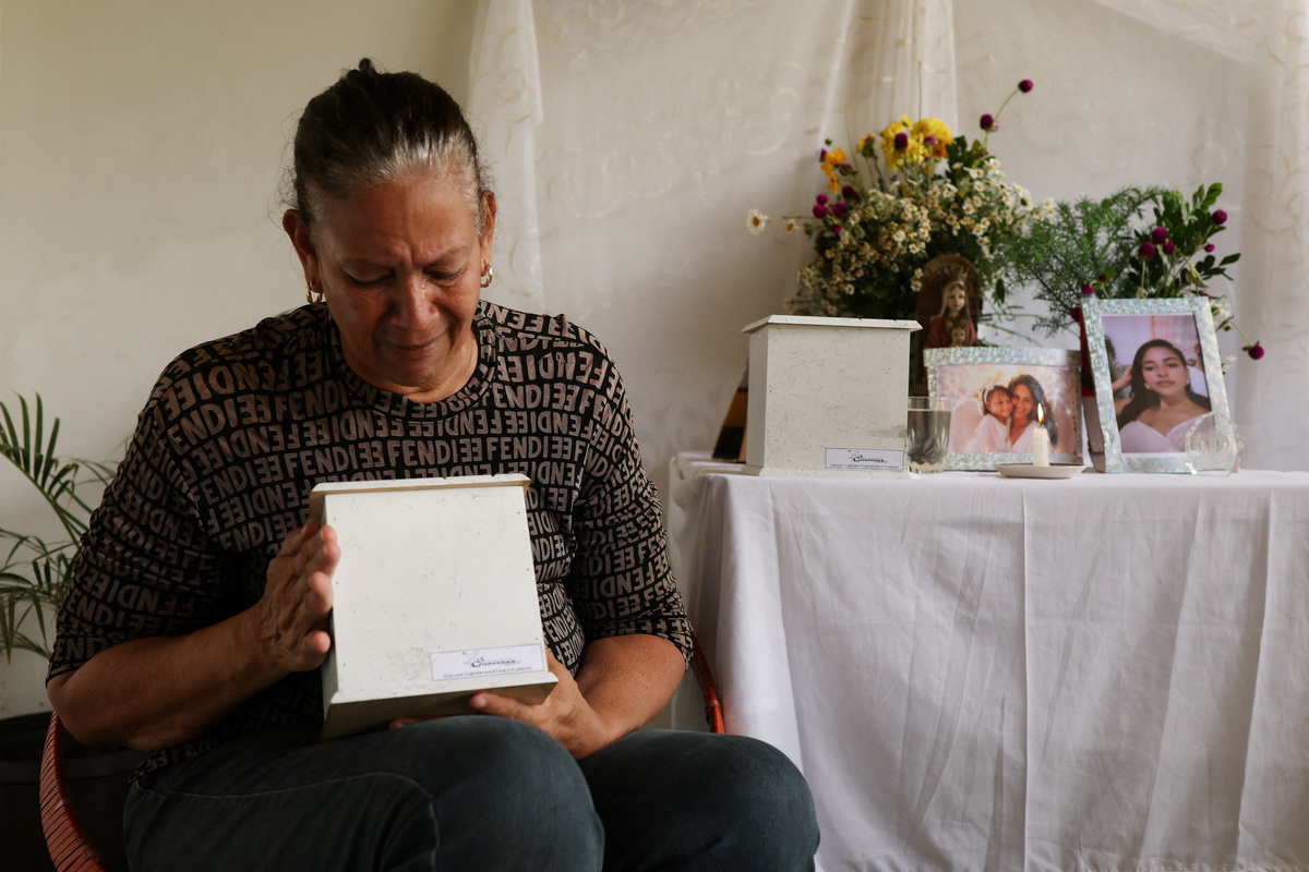 Juana Aiskel Fumero holds a box containing the ashes of her granddaughter, Kalani Martinez, who, along with her mother, Ashley Martinez, was a victim of the June 24 earthquakes, in La Guaira, Venezuela, July 6, 2026. REUTERS/Pablo Sanhueza