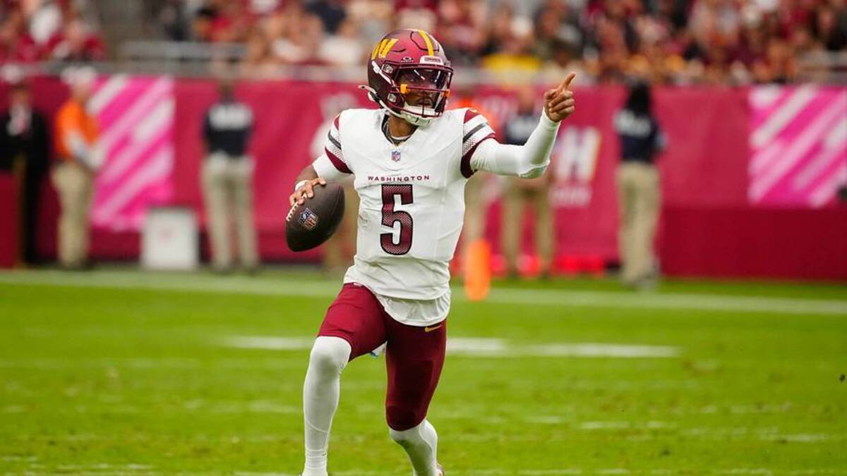  Commanders quarterback Jayden Daniels (5) looks for open receivers against the Cardinals during a game at State Farm Stadium in Glendale on Sept. 29, 2024. | USA TODAY Network via Reuters Connect 