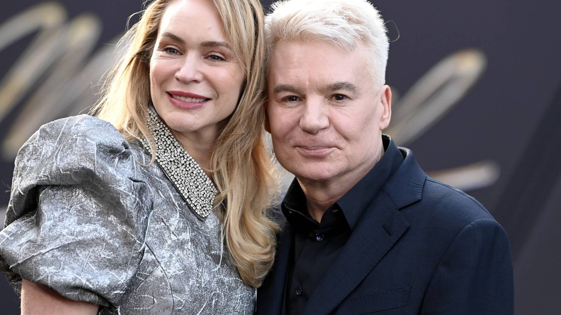 Comedy Icon Mike Myers Turns a Subway Station Into an Unexpected Ballet Stage 