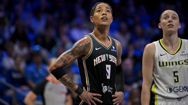 Cloudy Sky: Veteran G Natasha Cloud signs with Chicago 