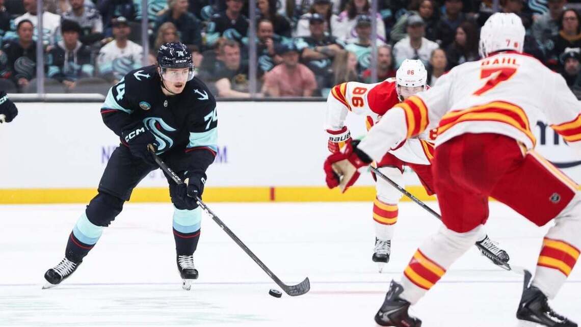 Mackie Samoskevich nets 2 goals as Kraken rout Flames again
