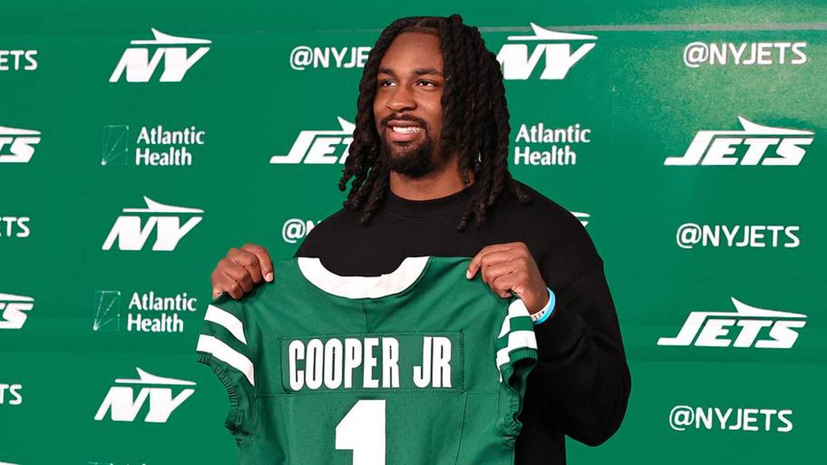  Apr 24, 2026; Florham Park, NJ, USA; New York Jets Draft pick, wide receiver Omar Cooper Jr. at Atlantic Health Jets Training Center. Mandatory Credit: Jess Stiles-Imagn Images | Jess Stiles-Imagn Images 