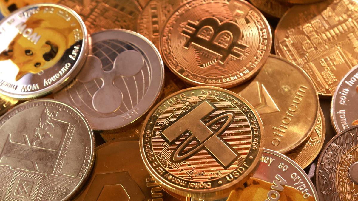 FILE PHOTO: Representation of cryptocurrencies are seen in this illustration taken September 10, 2025. REUTERS/Dado Ruvic/Illustration/File Photo