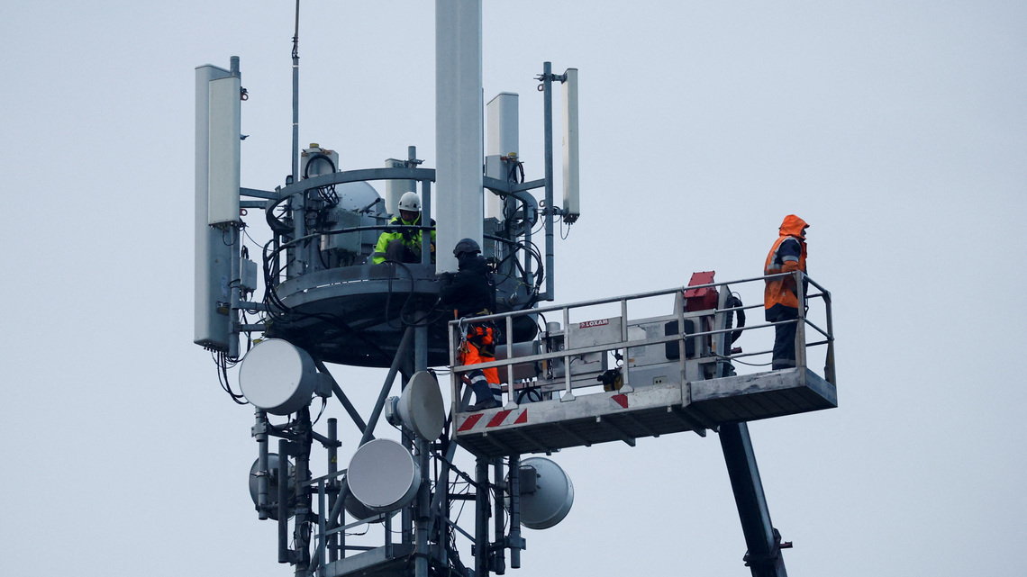 European telcos may get more time to phase out high-risk suppliers under EU proposal 