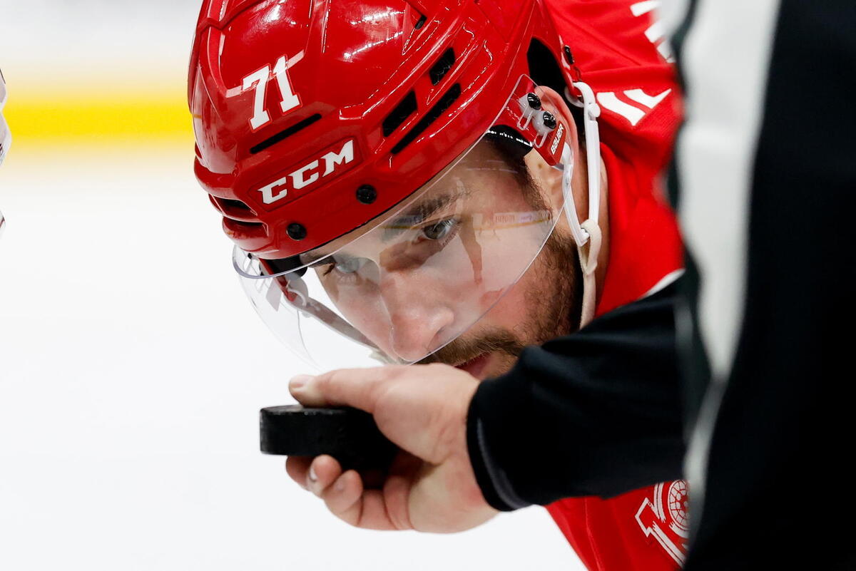  NHL Rumor Roundup: Updates On Red Wings' Dylan Larkin, More Canadiens Buzz 
