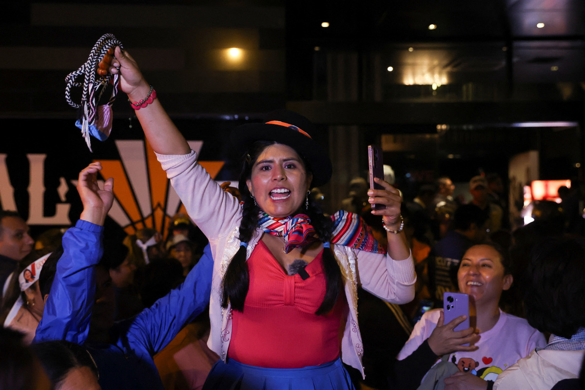 A supporter of conservative presidential candidate Keiko Fujimori reacts following early results of the runoff against left-wing candidate Roberto Sanchez, in Lima, Peru June 7, 2026. REUTERS/Alessandro Cinque