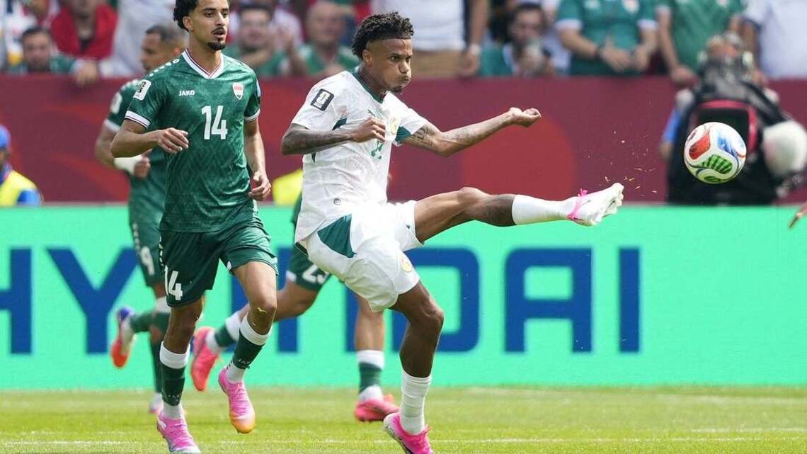 Senegal ring up 5-0 win over 10-man Iraq, keep knockout hopes alive 