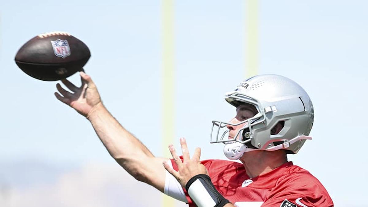  May 2, 2026; Henderson, NV, USA; Las Vegas Raiders quarterback Fernando Mendoza (15) runs through a drill during a Rookie Minicamp at Intermountain Health Performance Center. Mandatory Credit: Candice Ward-Imagn Images | Candice Ward-Imagn Images 