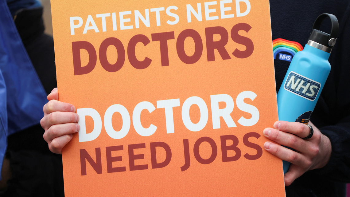 Resident doctors in England vote for UK government's pay offer, ending strikes 