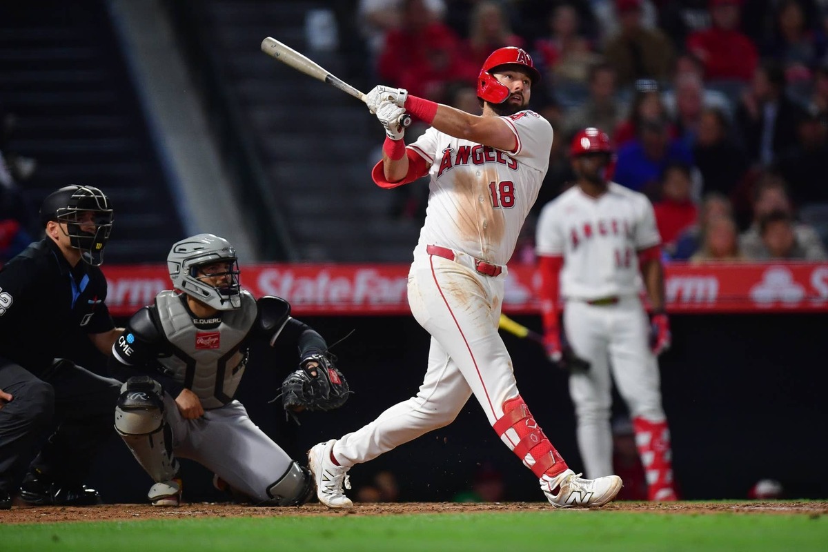  Los Angeles Angels first baseman Nolan Schanuel hits an RBI single at Angel Stadium. Gary A. Vasquez-Imagn Images