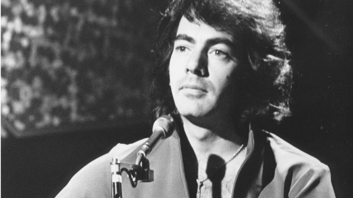 1974 Neil Diamond Ballad, Written When He Was 33, Became an Unexpected Seductive Classic 