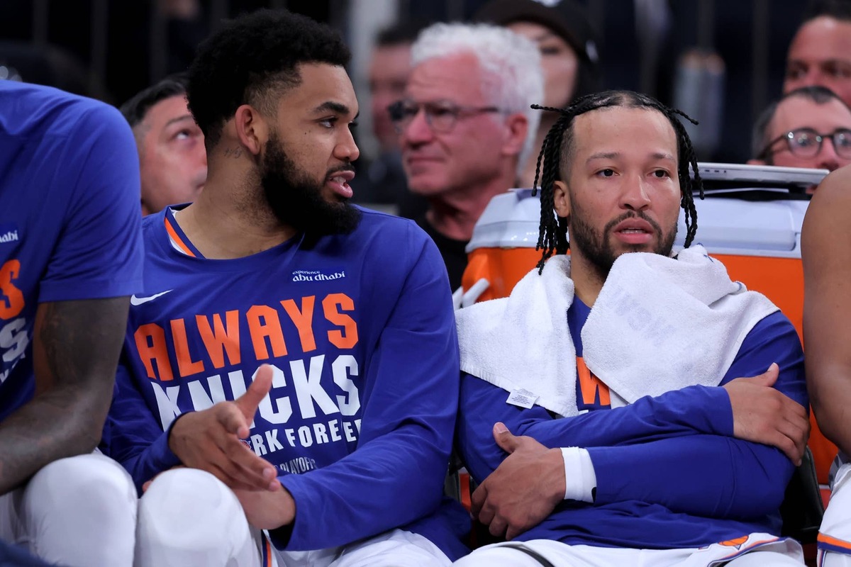  New York Knicks center Karl-Anthony Towns (32) and guard Jalen Brunson (11) Brad Penner-Imagn Images
