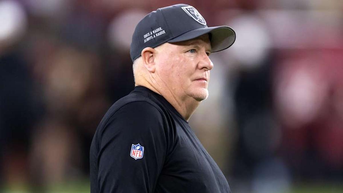  Aug 23, 2025; Glendale, Arizona, USA; Las Vegas Raiders offensive coordinator Chip Kelly against the Arizona Cardinals during a preseason NFL game at State Farm Stadium. Mandatory Credit: Mark J. Rebilas-Imagn Images | Mark J. Rebilas-Imagn Images 