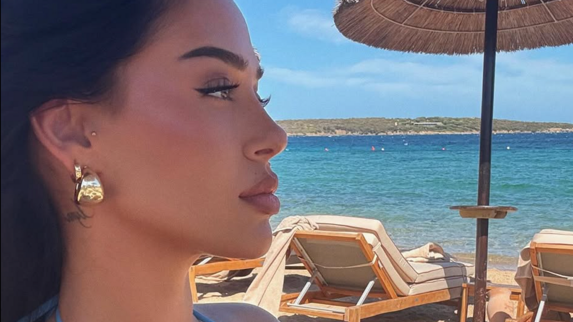 Jude Bellingham's Girlfriend Stuns In Sizzling Swimsuit Photo