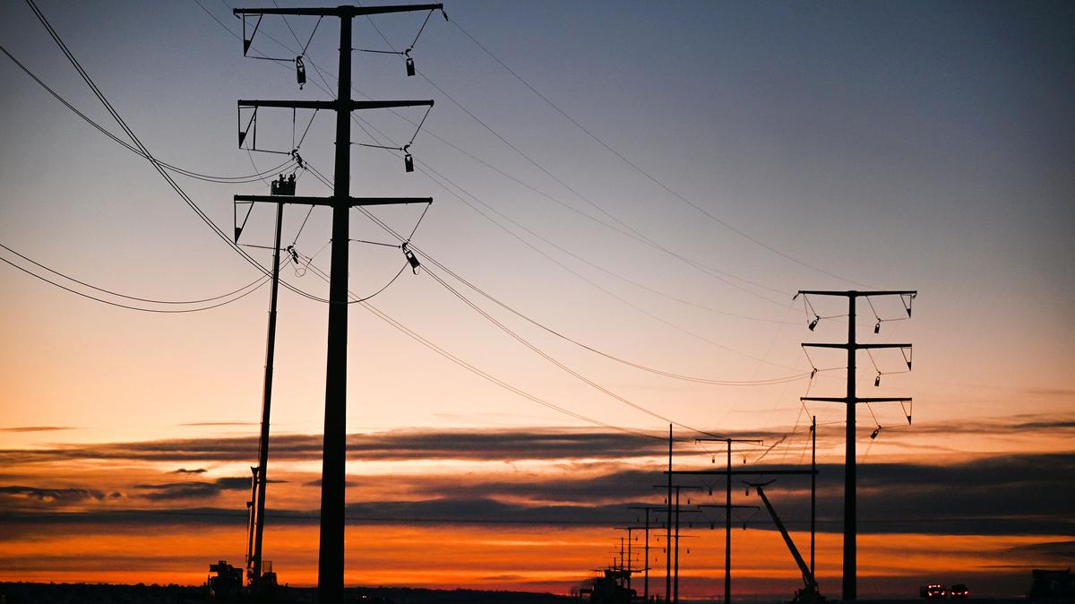 From the bucket of a boom truck, linemen work on large transmission structures that are part of Xcel Energys the Power Pathway project just south of Brush, Colorado, on Jan. 8, 2025. (Helen H. Richardson/The Denver Post/TNS)