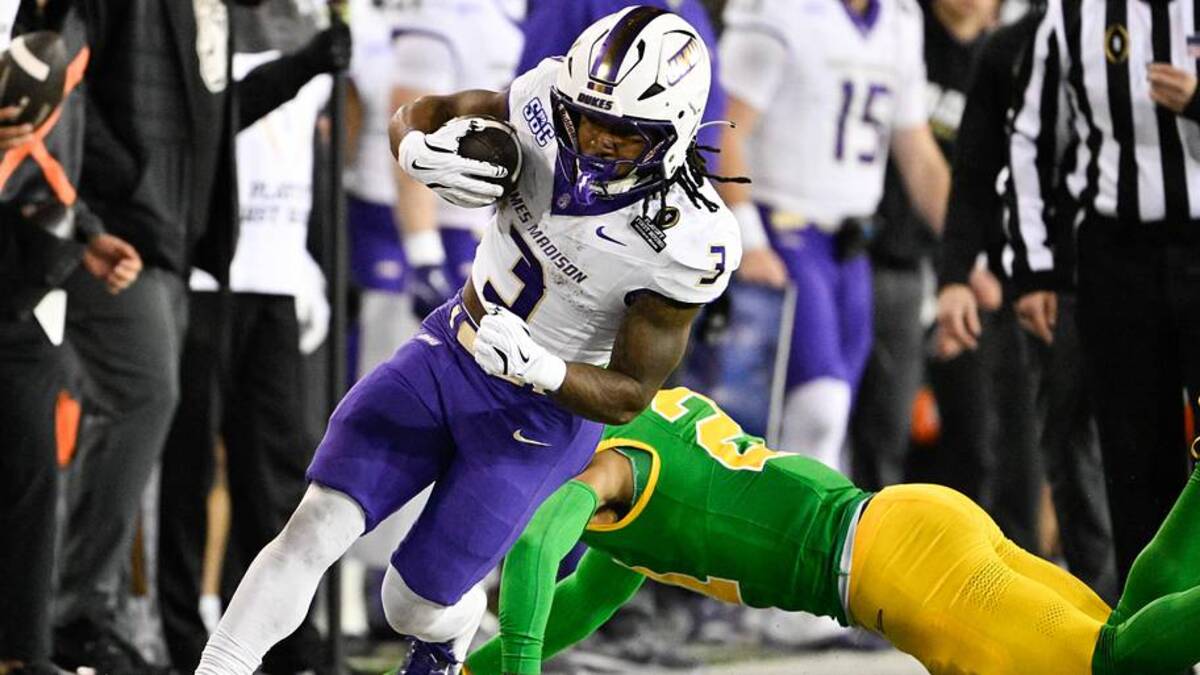  Dec 20, 2025; Eugene, OR, USA; James Madison Dukes running back Wayne Knight (3) rushes during the second quarter against the Oregon Ducks at Autzen Stadium. Mandatory Credit: Troy Wayrynen-Imagn Images | Troy Wayrynen-Imagn Images 