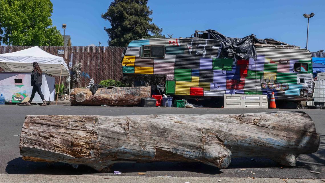 Bay Area cities crack down on RV living, pushing homeless residents across borders 