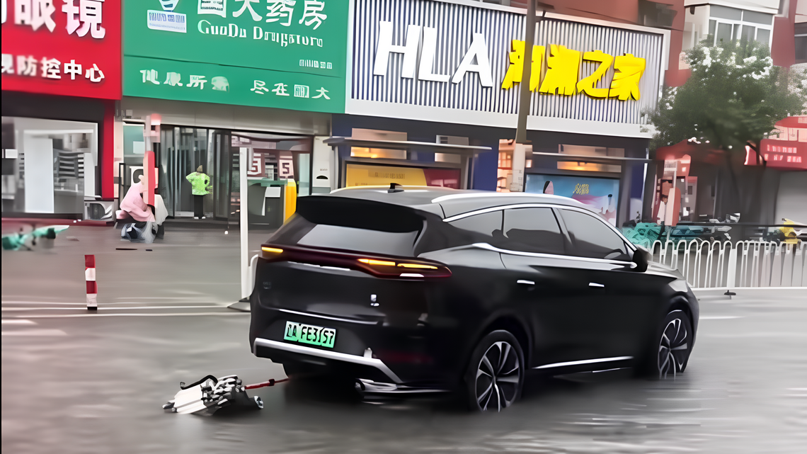 BYD SUV Keeps Driving After Floodwater Rips Its Rear Motor Loose 